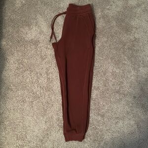 Lululemon scuba jogger size 6